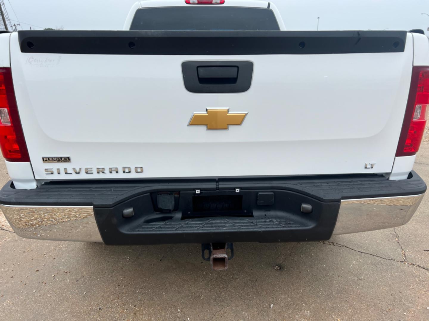 2012 White /Black Chevrolet Silverado 1500 LT (1GCRCSEAXCZ) with an 4.8 V8 engine, Automatic transmission, located at 4520 Airline Hwy, Baton Rouge, LA, 70805, (225) 357-1497, 30.509325, -91.145432 - 2012 Chevy Silverado Ext Cab LT 4.8 V8 Gas, 166K Miles, Power Windows, Locks & Mirrors, Spray In Bedliner, Tow Pkg. NO IN HOUSE FINANCING. FOR INFO PLEASE CONTACT JEFF AT 225 357-1497 CHECK OUT OUR A+ RATING WITH THE BETTER BUSINESS BUREAU WE HAVE BEEN A FAMILY OWNED AND OPERATED BUSINESS AT THE SAM - Photo#6